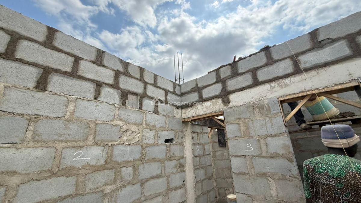 Governor Consent, 2 Bedroom Massionette Chevron, Lekki Phase 1, Lekki, Lagos, Block of Flats for Sale