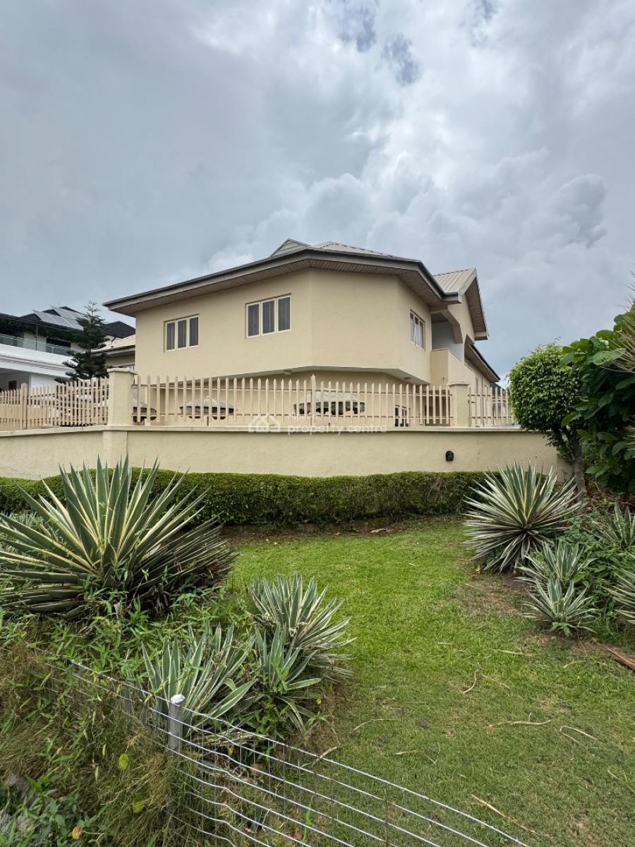 Spacious Three (3) Bedroom Apartment with Bq, Lekki Phase 1, Lekki, Lagos, Flat / Apartment for Rent