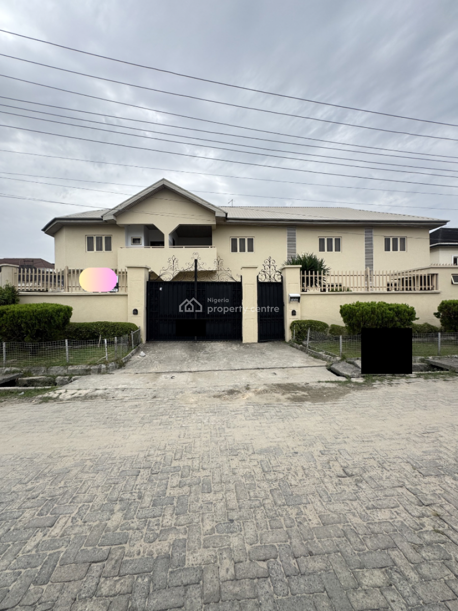 Spacious Three (3) Bedroom Apartment with Bq, Lekki Phase 1, Lekki, Lagos, Flat / Apartment for Rent