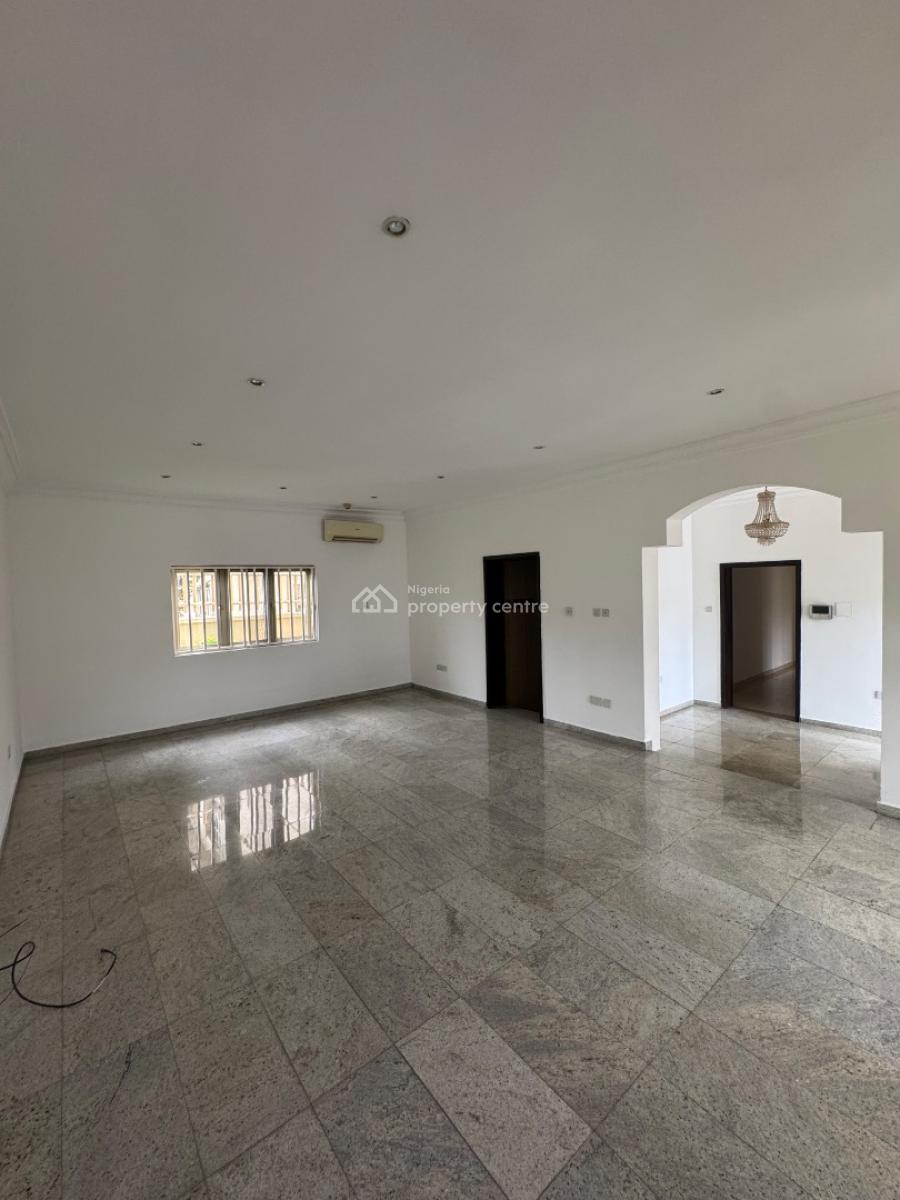Spacious Three (3) Bedroom Apartment with Bq, Lekki Phase 1, Lekki, Lagos, Flat / Apartment for Rent