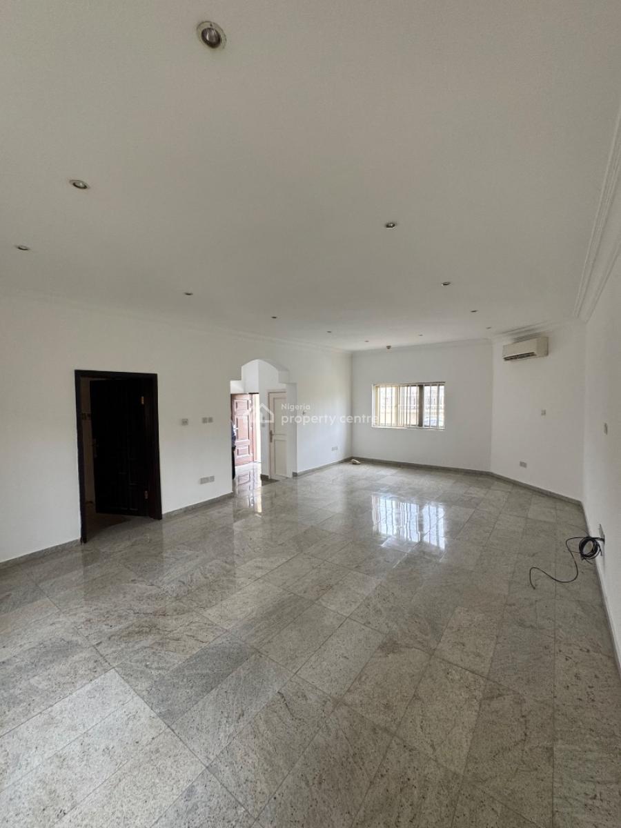 Spacious Three (3) Bedroom Apartment with Bq, Lekki Phase 1, Lekki, Lagos, Flat / Apartment for Rent
