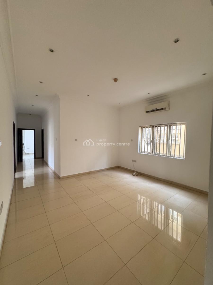Spacious Three (3) Bedroom Apartment with Bq, Lekki Phase 1, Lekki, Lagos, Flat / Apartment for Rent