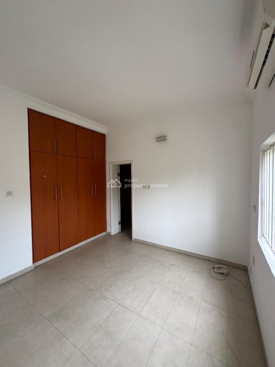 Spacious Three (3) Bedroom Apartment with Bq, Lekki Phase 1, Lekki, Lagos, Flat / Apartment for Rent