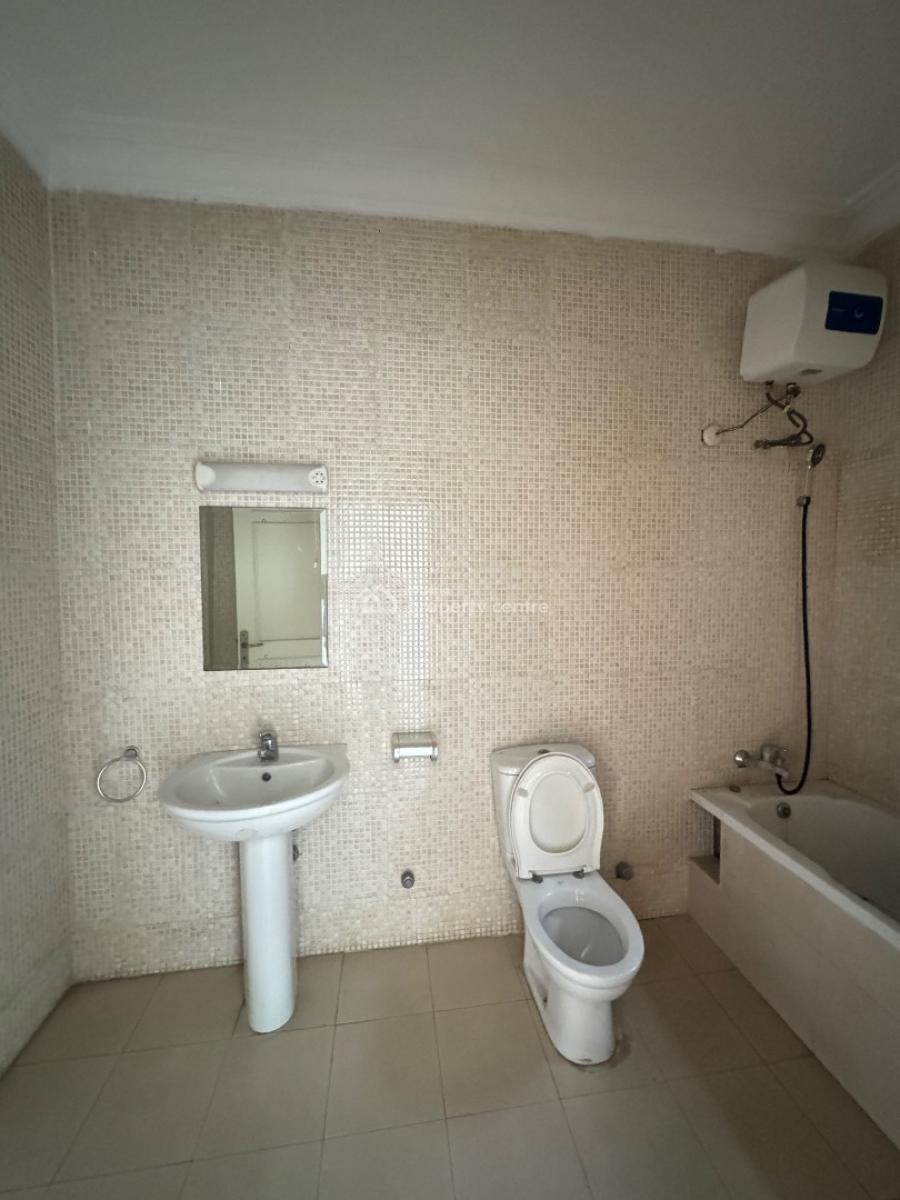 Spacious Three (3) Bedroom Apartment with Bq, Lekki Phase 1, Lekki, Lagos, Flat / Apartment for Rent