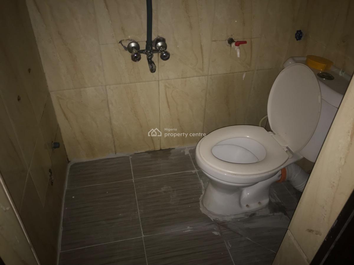 Lovely 3 Bedroom Flat, Akoka, Yaba, Lagos, Flat / Apartment for Rent