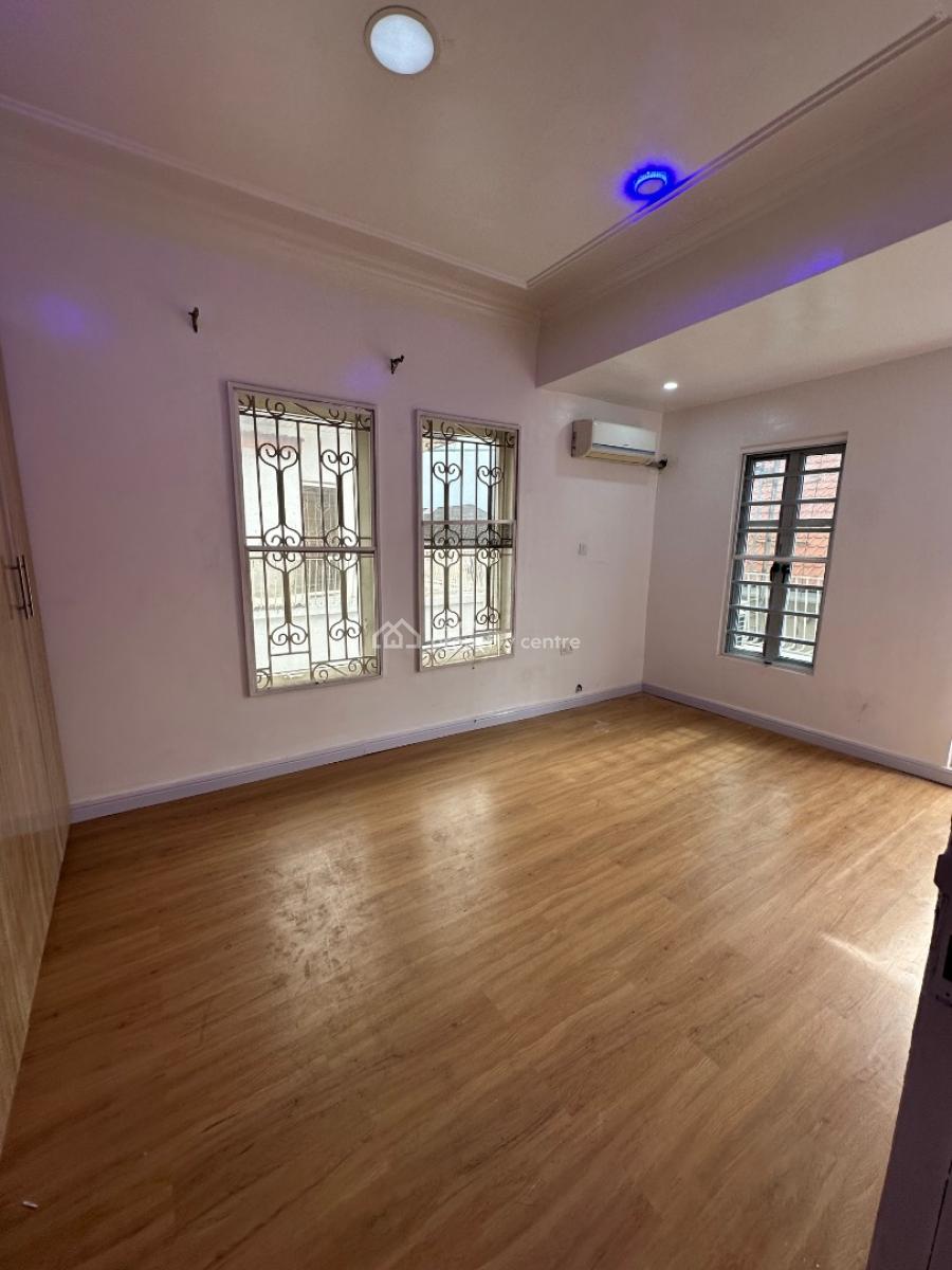 Exquisite Two Bedroom Flat with Aircon(last Floor), Lekki Phase 1, Lekki, Lagos, Flat / Apartment for Rent