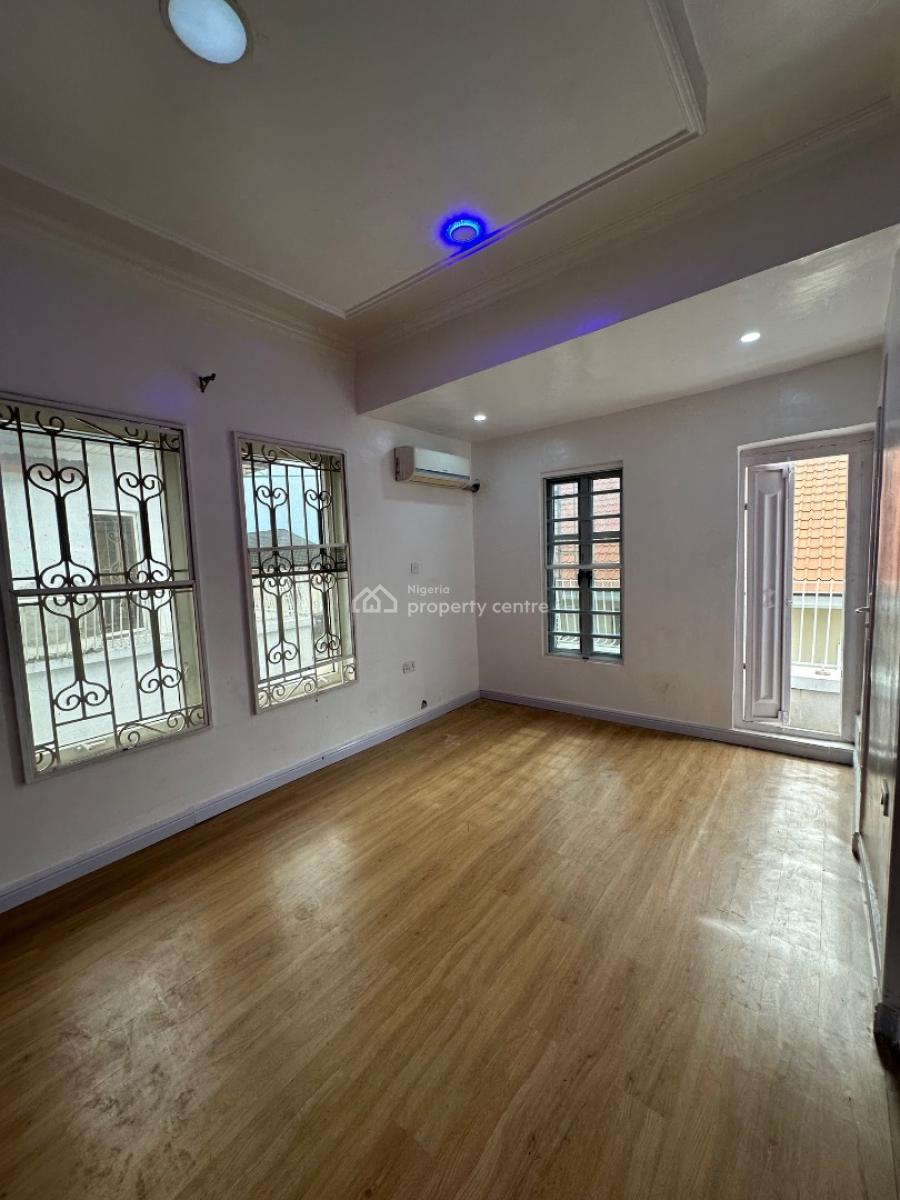 Exquisite Two Bedroom Flat with Aircon(last Floor), Lekki Phase 1, Lekki, Lagos, Flat / Apartment for Rent