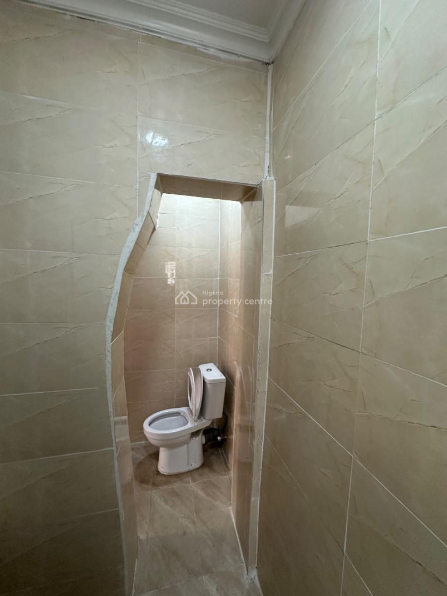 Exquisite Two Bedroom Flat with Aircon(last Floor), Lekki Phase 1, Lekki, Lagos, Flat / Apartment for Rent