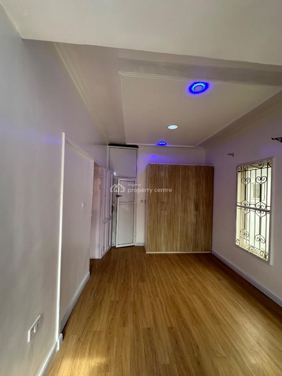 Exquisite Two Bedroom Flat with Aircon(last Floor), Lekki Phase 1, Lekki, Lagos, Flat / Apartment for Rent