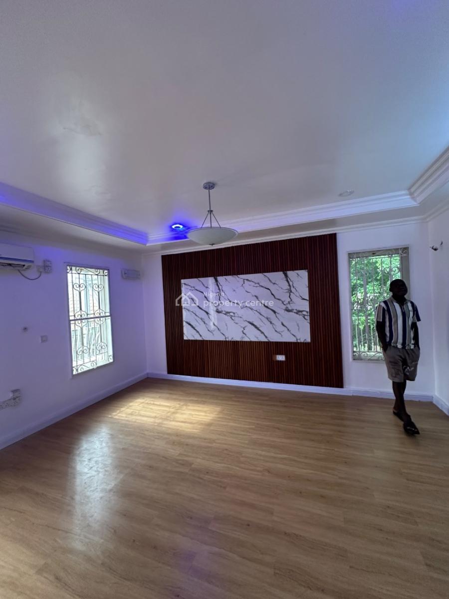 Exquisite Two Bedroom Flat with Aircon(last Floor), Lekki Phase 1, Lekki, Lagos, Flat / Apartment for Rent