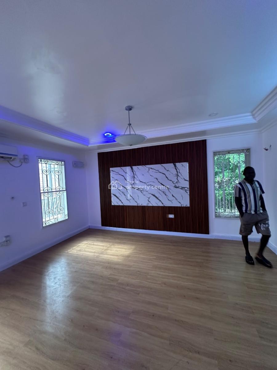 Exquisite Two Bedroom Flat with Aircon(last Floor), Lekki Phase 1, Lekki, Lagos, Flat / Apartment for Rent