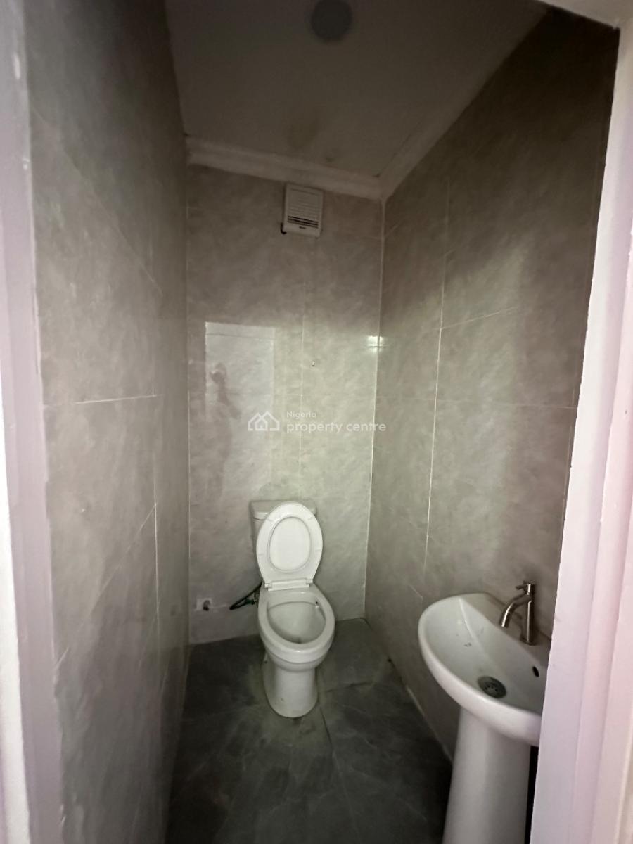 Exquisite Two Bedroom Flat with Aircon(last Floor), Lekki Phase 1, Lekki, Lagos, Flat / Apartment for Rent