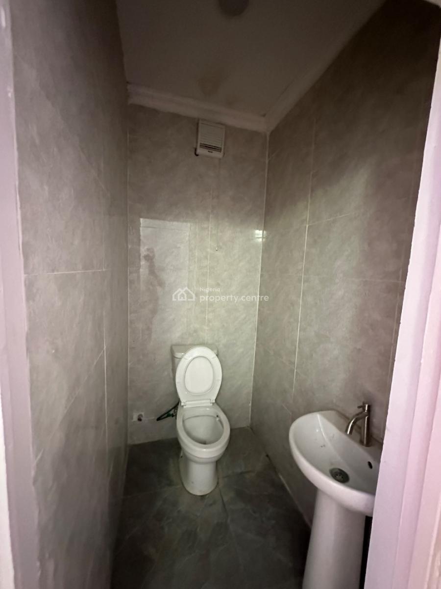 Exquisite Two Bedroom Flat with Aircon(last Floor), Lekki Phase 1, Lekki, Lagos, Flat / Apartment for Rent