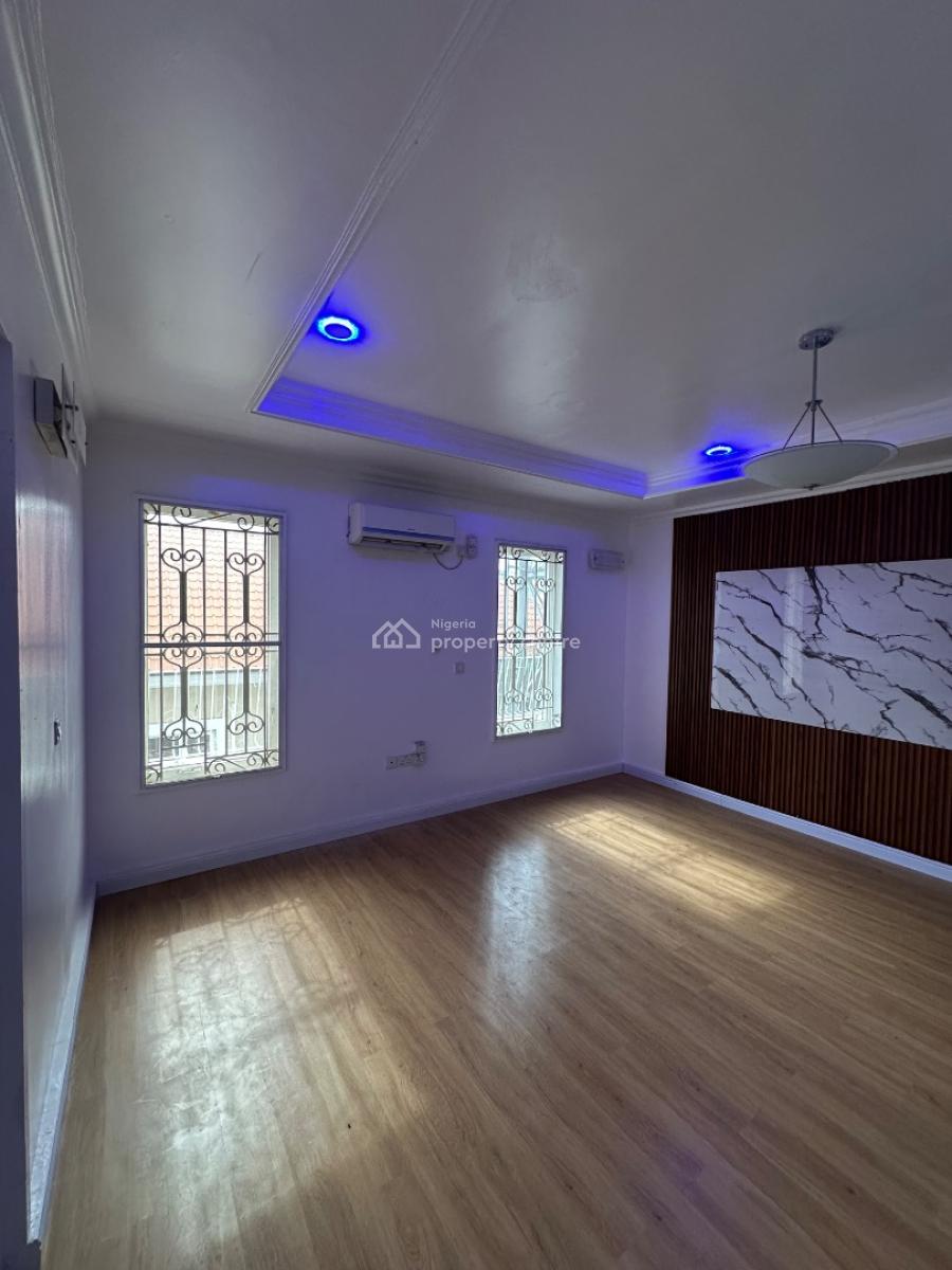 Exquisite Two Bedroom Flat with Aircon(last Floor), Lekki Phase 1, Lekki, Lagos, Flat / Apartment for Rent