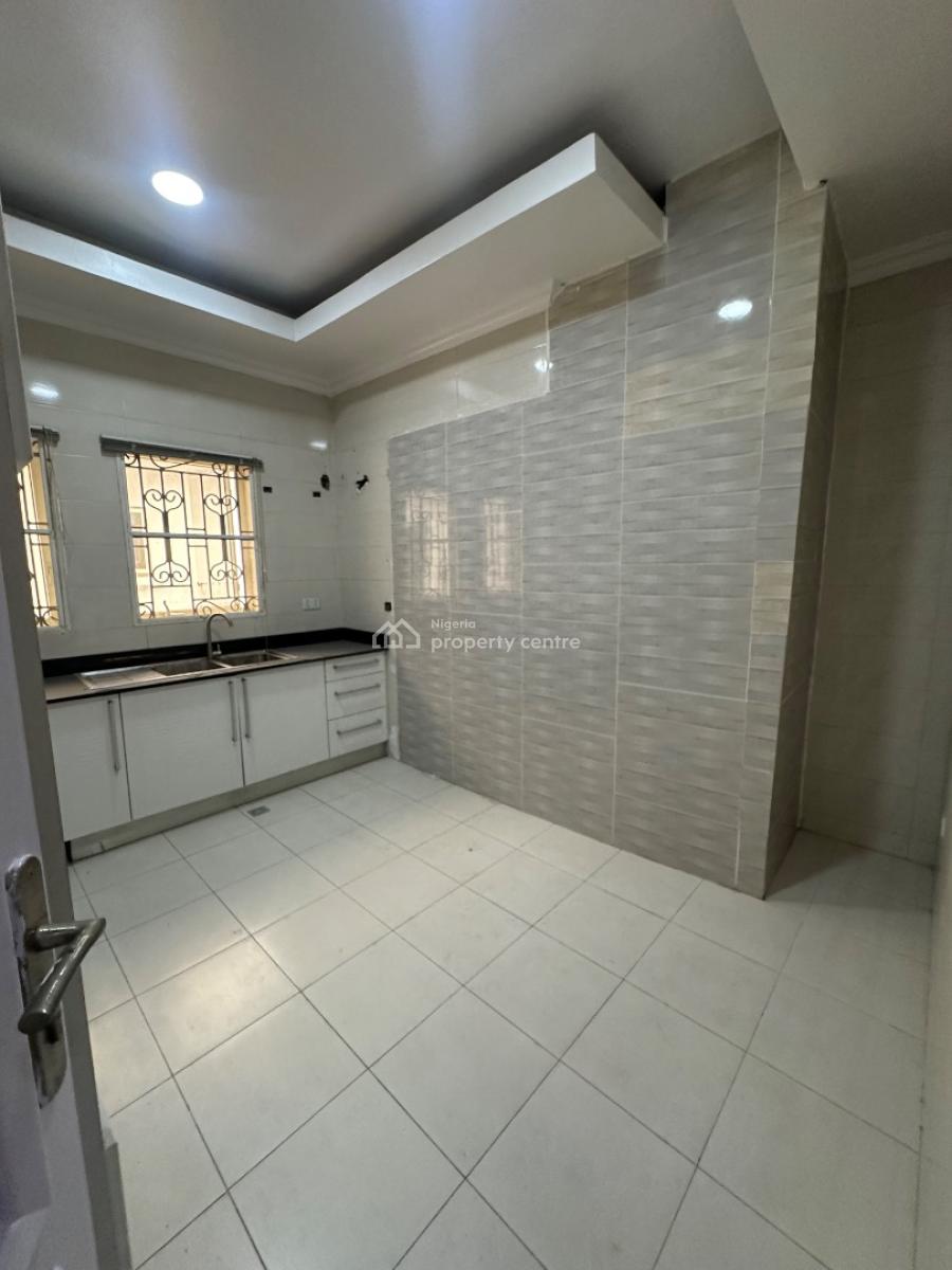 Exquisite Two Bedroom Flat with Aircon(last Floor), Lekki Phase 1, Lekki, Lagos, Flat / Apartment for Rent