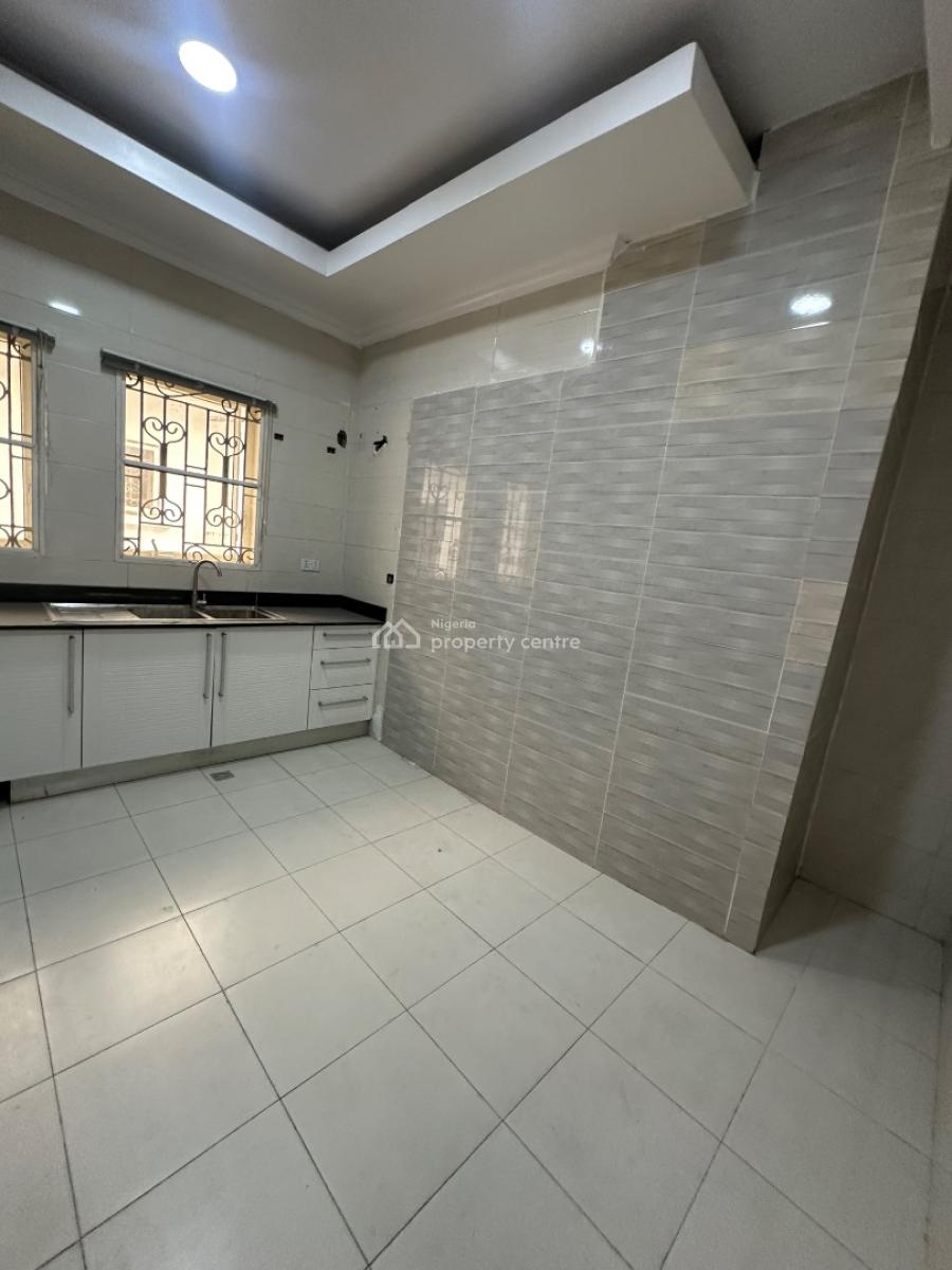 Exquisite Two Bedroom Flat with Aircon(last Floor), Lekki Phase 1, Lekki, Lagos, Flat / Apartment for Rent