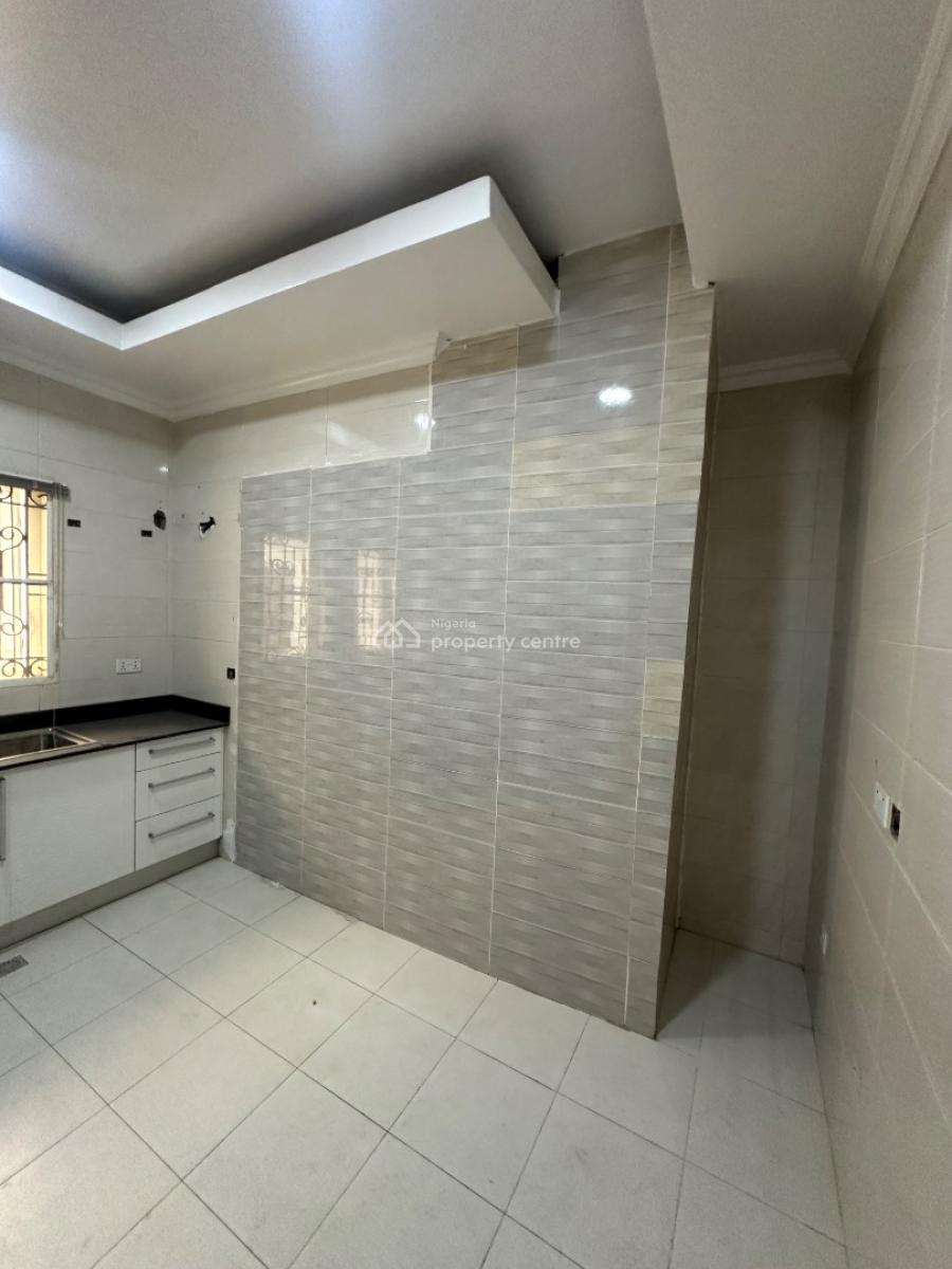 Exquisite Two Bedroom Flat with Aircon(last Floor), Lekki Phase 1, Lekki, Lagos, Flat / Apartment for Rent