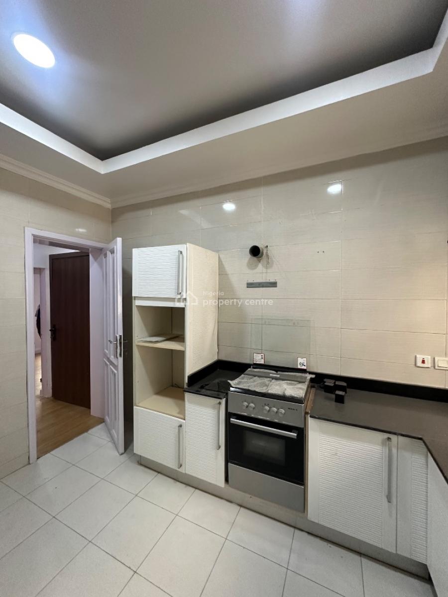 Exquisite Two Bedroom Flat with Aircon(last Floor), Lekki Phase 1, Lekki, Lagos, Flat / Apartment for Rent