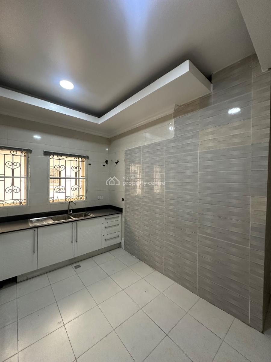 Exquisite Two Bedroom Flat with Aircon(last Floor), Lekki Phase 1, Lekki, Lagos, Flat / Apartment for Rent