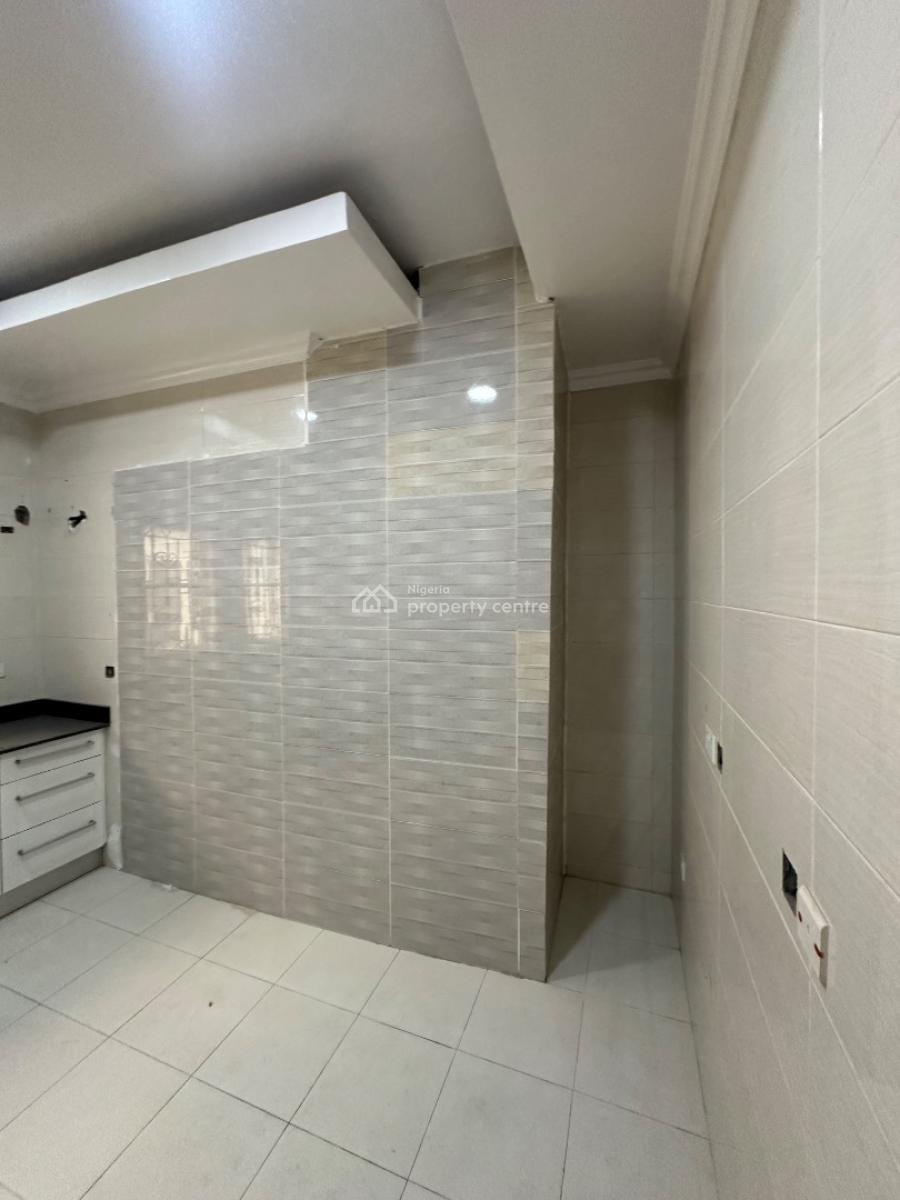 Exquisite Two Bedroom Flat with Aircon(last Floor), Lekki Phase 1, Lekki, Lagos, Flat / Apartment for Rent