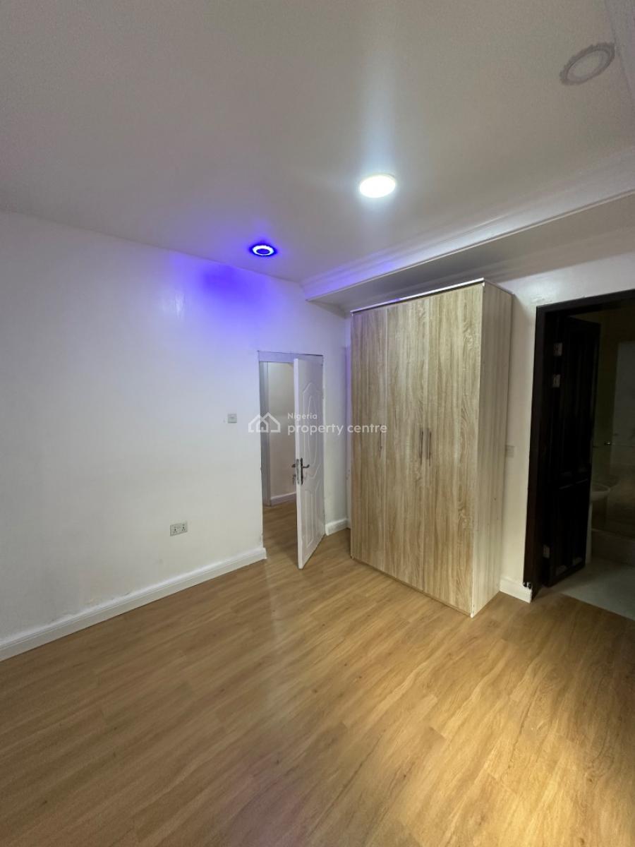 Exquisite Two Bedroom Flat with Aircon(last Floor), Lekki Phase 1, Lekki, Lagos, Flat / Apartment for Rent