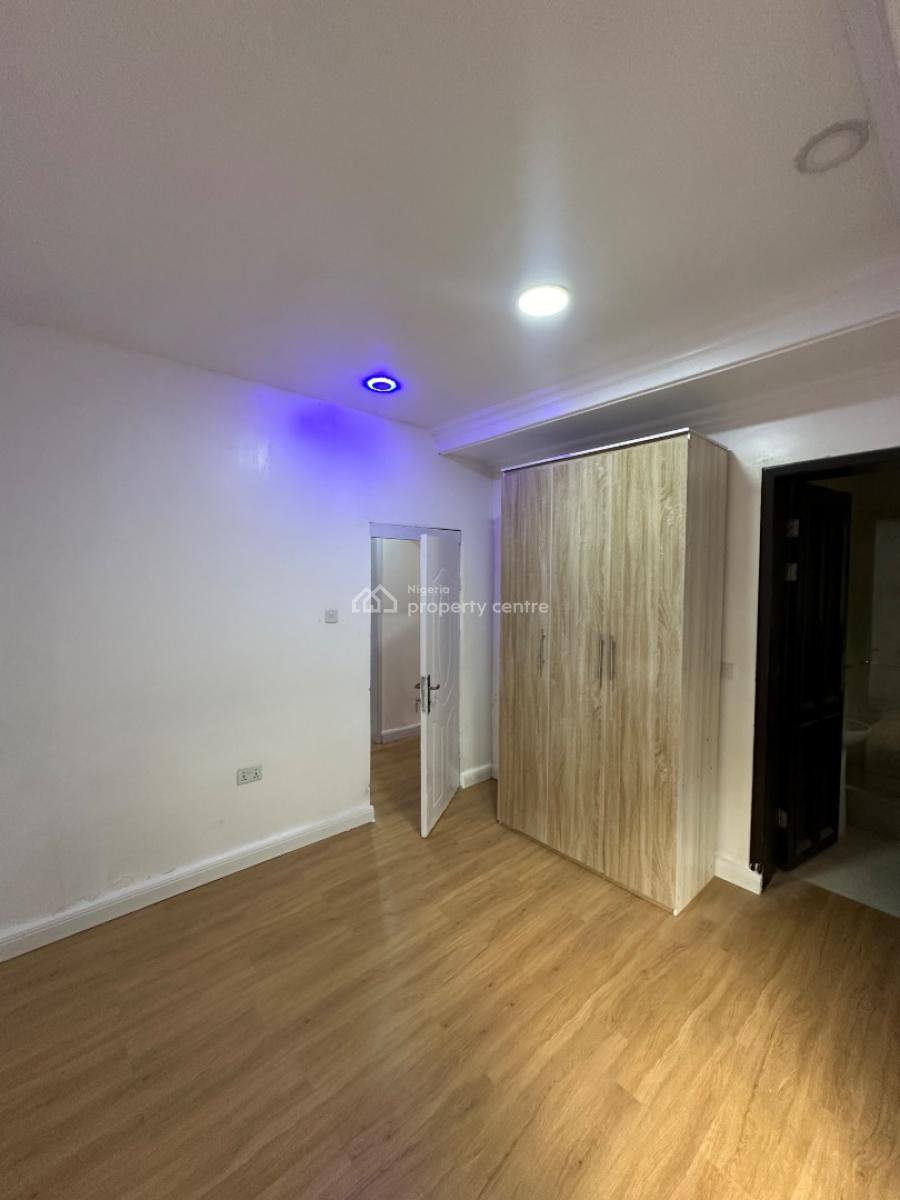 Exquisite Two Bedroom Flat with Aircon(last Floor), Lekki Phase 1, Lekki, Lagos, Flat / Apartment for Rent