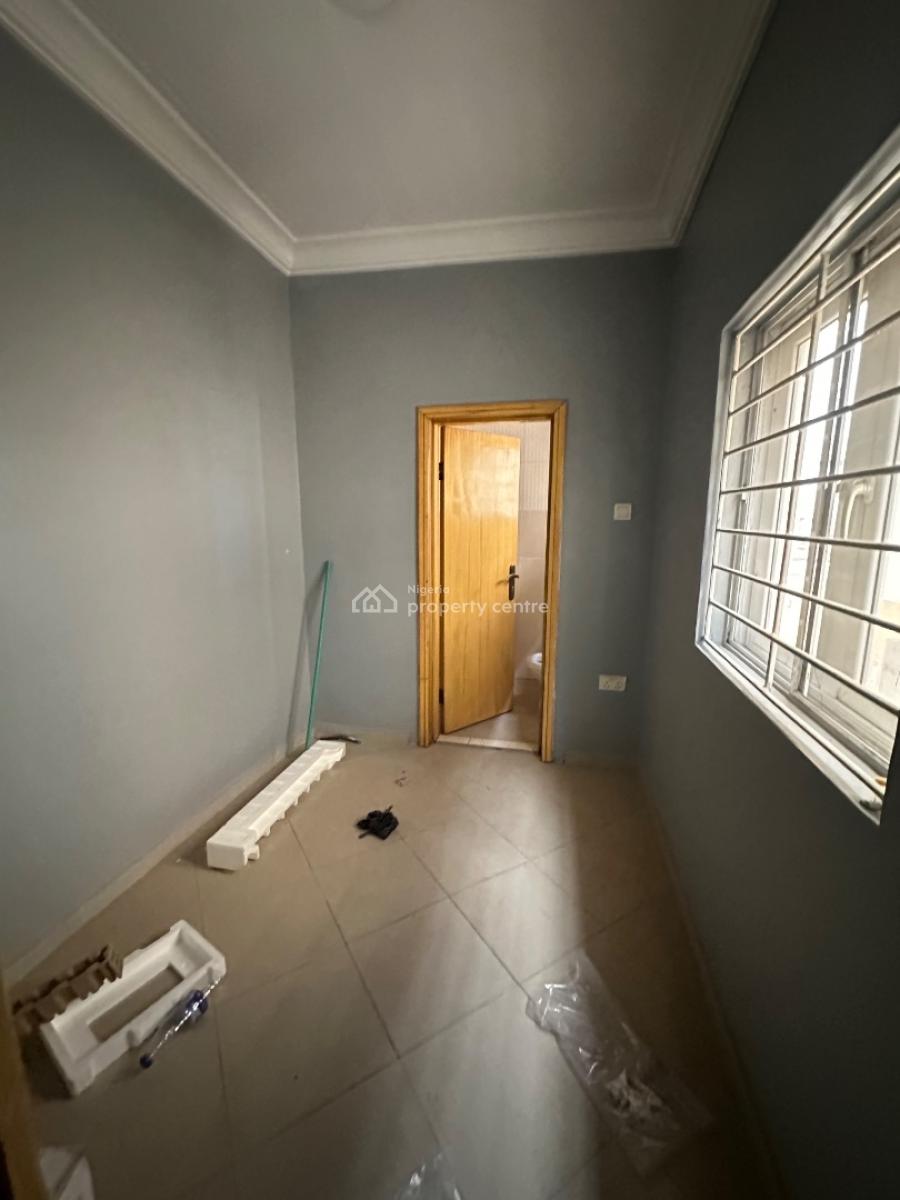 Exquisite Three Bedroom Flat with Aircon and Bq, Lekki Phase 1, Lekki, Lagos, Flat / Apartment for Rent