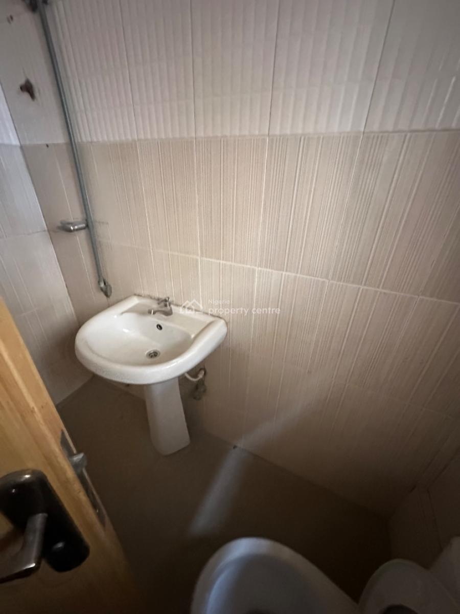 Exquisite Three Bedroom Flat with Aircon and Bq, Lekki Phase 1, Lekki, Lagos, Flat / Apartment for Rent