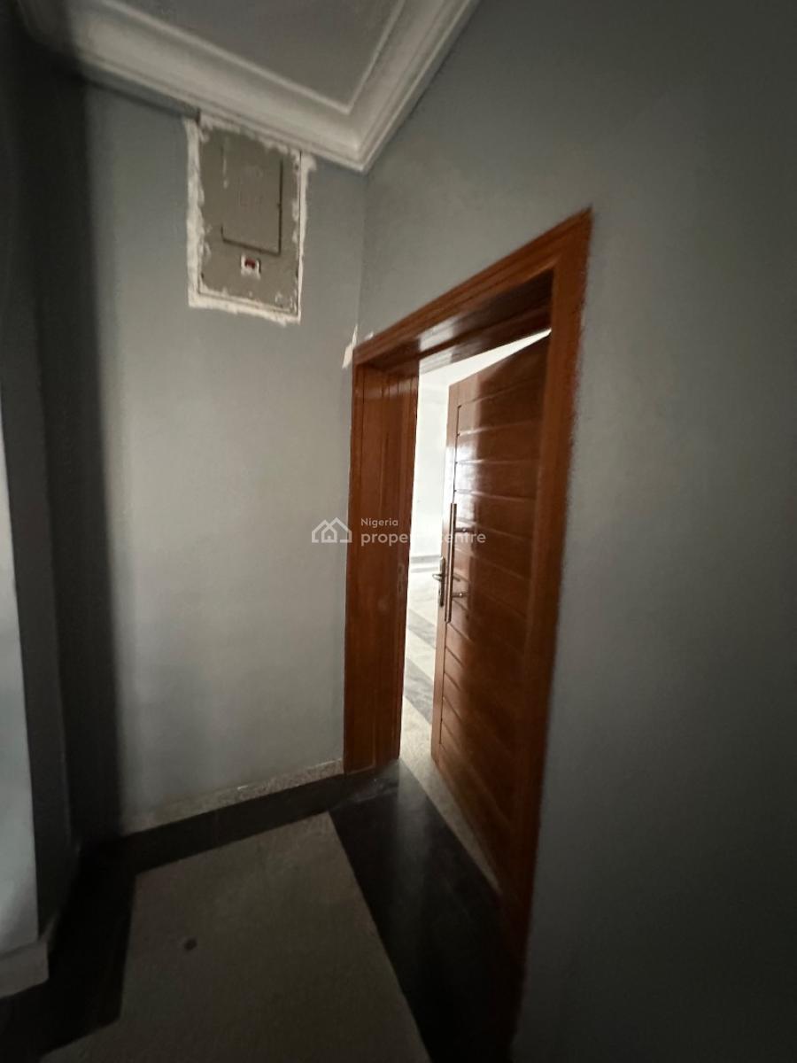 Exquisite Three Bedroom Flat with Aircon and Bq, Lekki Phase 1, Lekki, Lagos, Flat / Apartment for Rent
