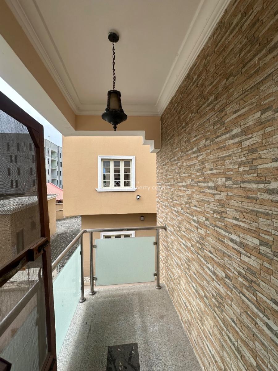 Exquisite Three Bedroom Flat with Aircon and Bq, Lekki Phase 1, Lekki, Lagos, Flat / Apartment for Rent