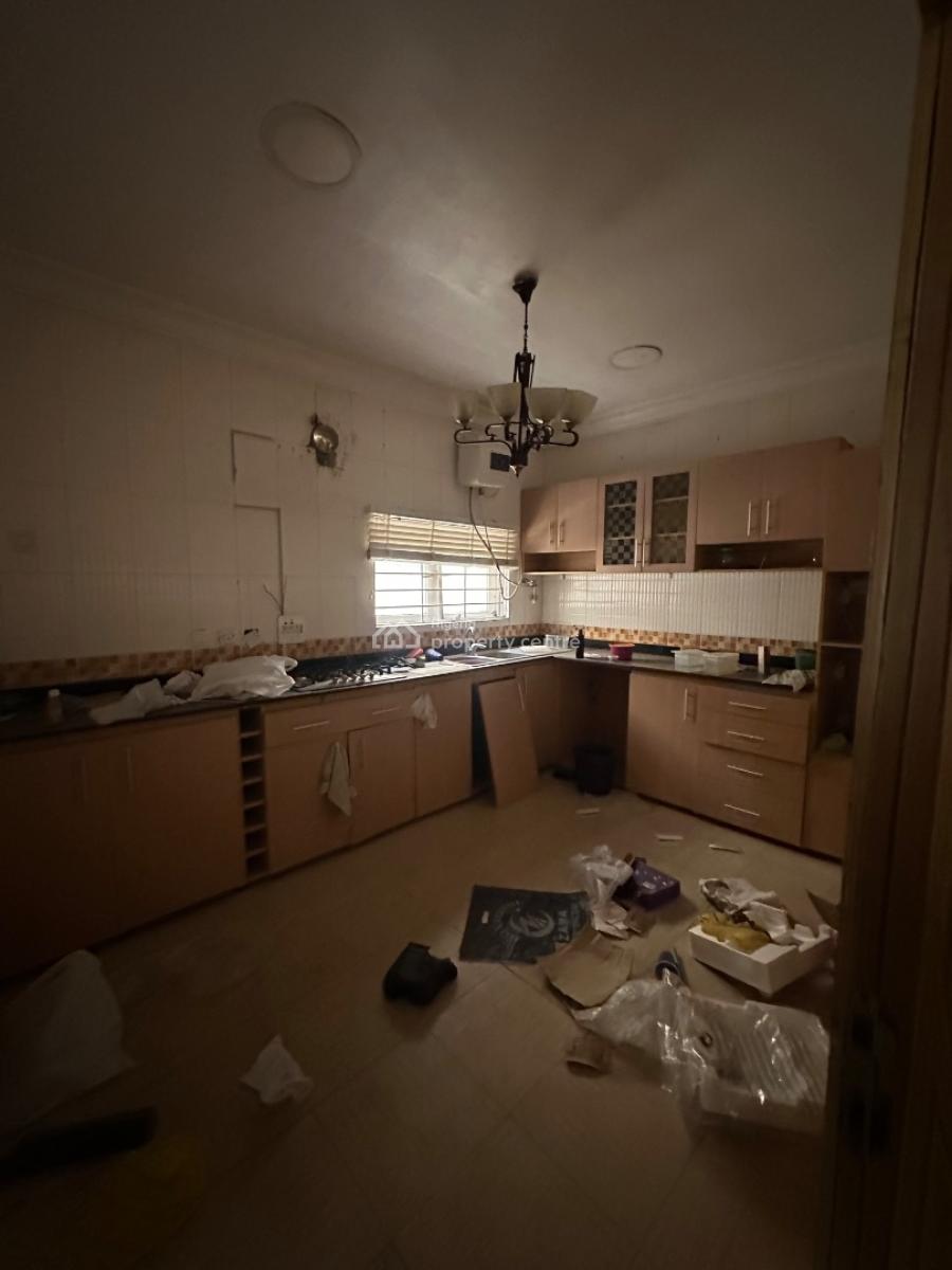 Exquisite Three Bedroom Flat with Aircon and Bq, Lekki Phase 1, Lekki, Lagos, Flat / Apartment for Rent