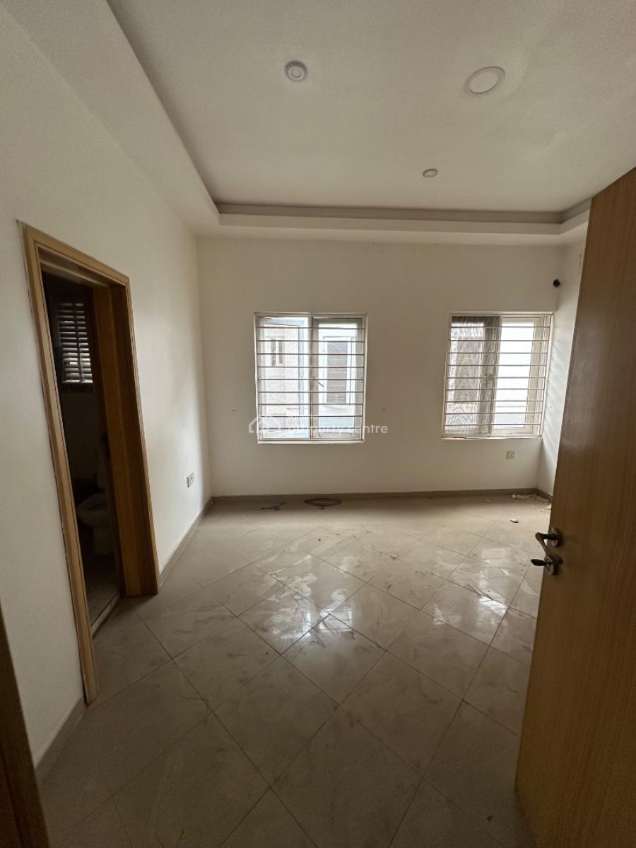 Exquisite Three Bedroom Flat with Aircon and Bq, Lekki Phase 1, Lekki, Lagos, Flat / Apartment for Rent