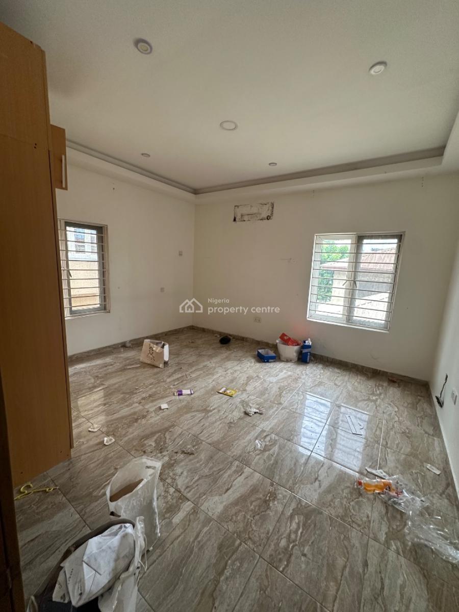 Exquisite Three Bedroom Flat with Aircon and Bq, Lekki Phase 1, Lekki, Lagos, Flat / Apartment for Rent