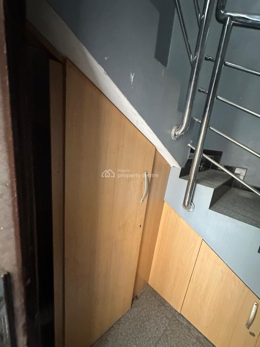 Exquisite Three Bedroom Flat with Aircon and Bq, Lekki Phase 1, Lekki, Lagos, Flat / Apartment for Rent