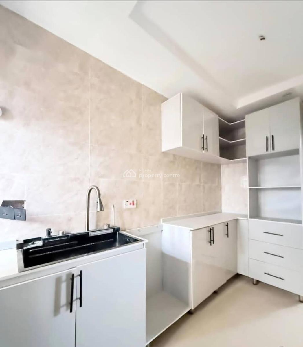 Spacious 3 Bedrooms Penthouse, Ologolo, Lekki, Lagos, Flat / Apartment for Rent