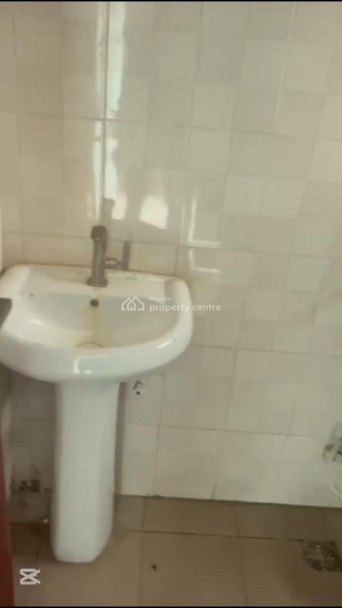 Lovely 3 Bedroom Flat, Gra Phase 2, Magodo, Lagos, Flat / Apartment for Rent