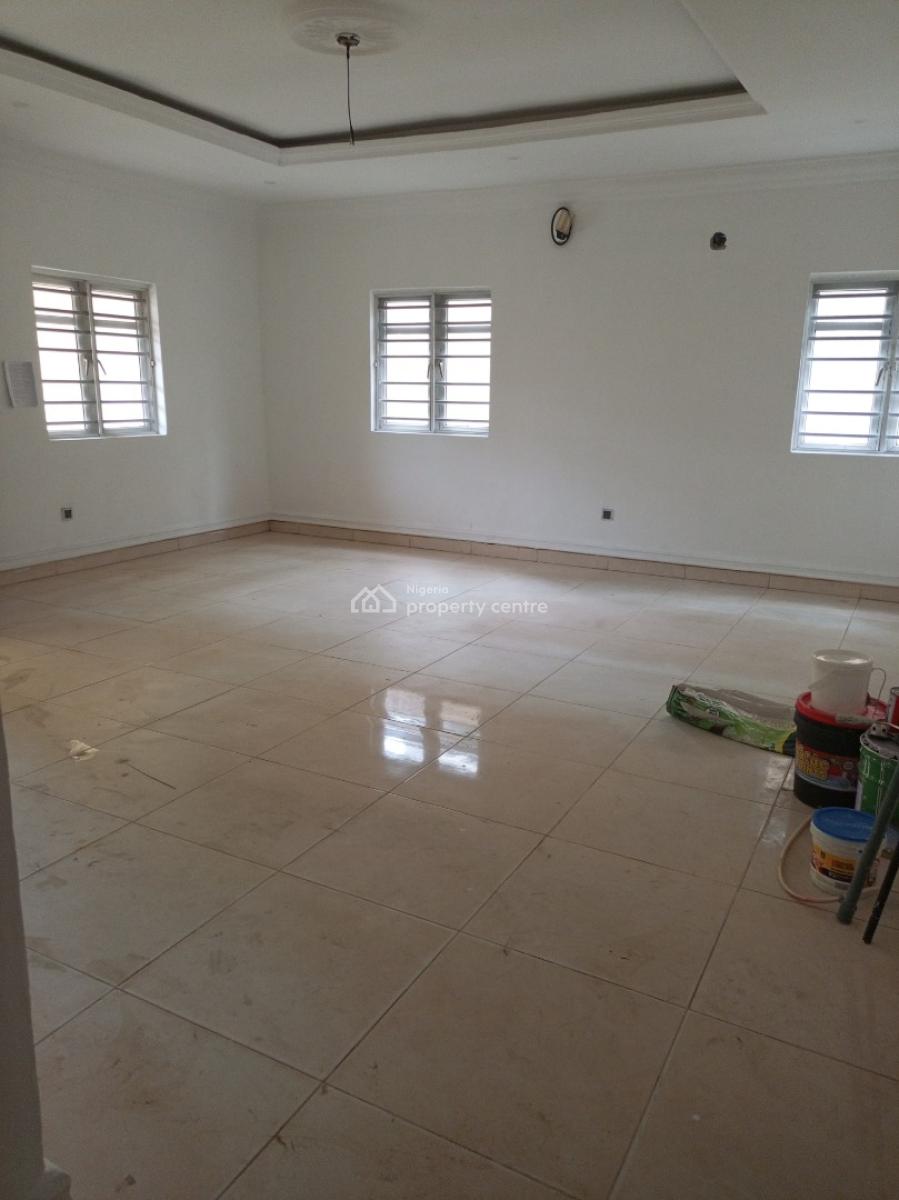 Spacious 3 Bedroom Commercial Or Residential, Ologolo, Lekki, Lagos, Flat / Apartment for Rent