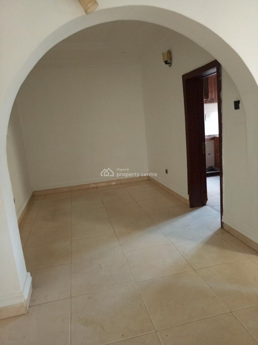 Spacious 3 Bedroom Commercial Or Residential, Ologolo, Lekki, Lagos, Flat / Apartment for Rent