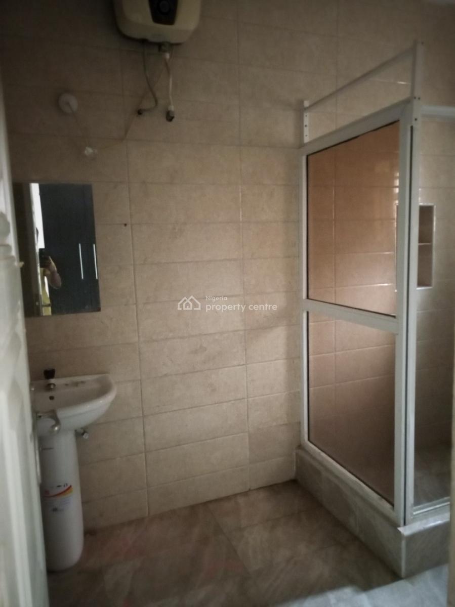 Spacious 3 Bedroom Commercial Or Residential, Ologolo, Lekki, Lagos, Flat / Apartment for Rent