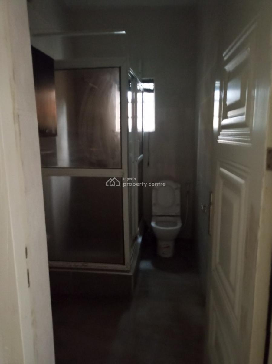 Spacious 3 Bedroom Commercial Or Residential, Ologolo, Lekki, Lagos, Flat / Apartment for Rent