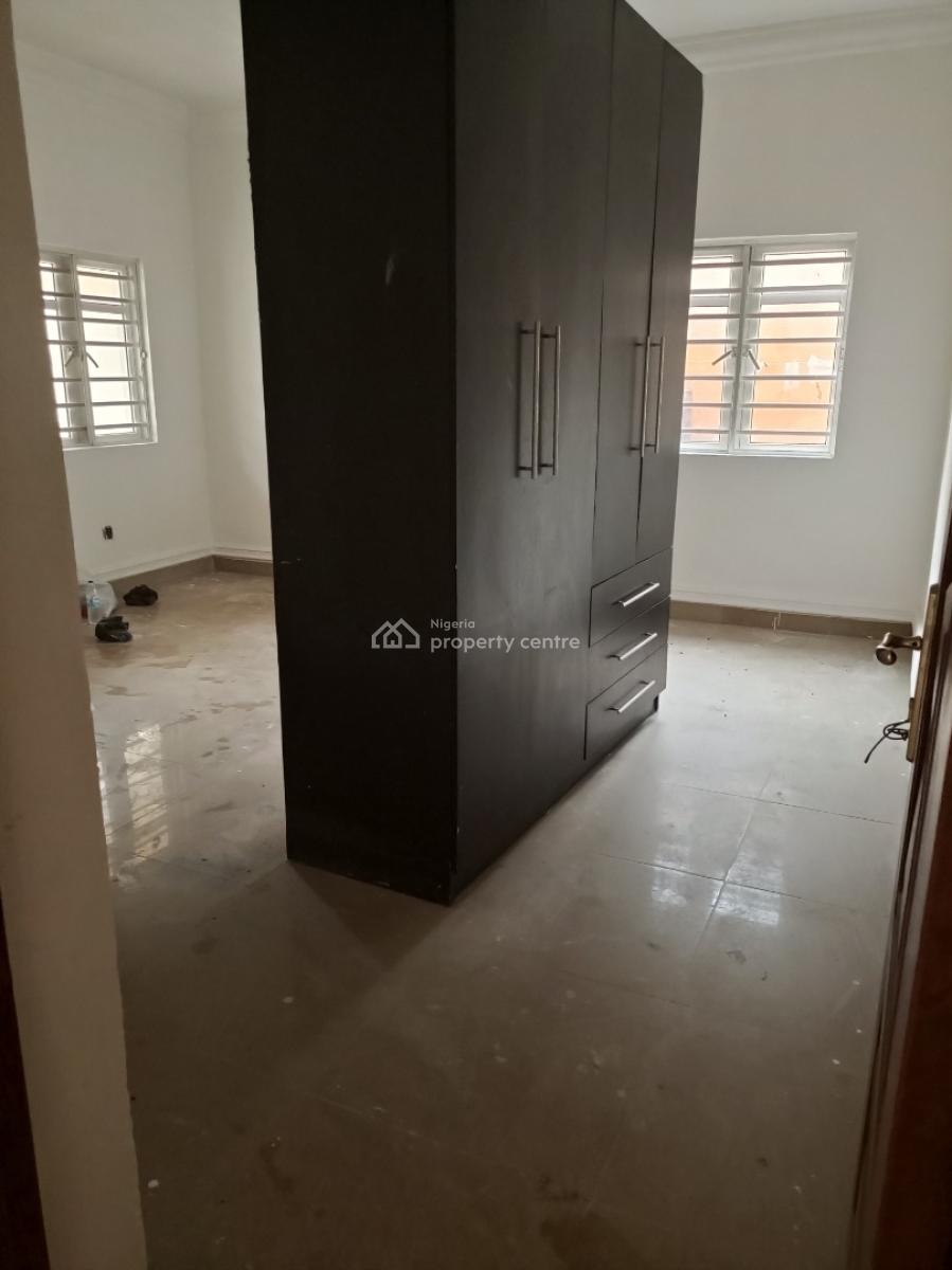 Spacious 3 Bedroom Commercial Or Residential, Ologolo, Lekki, Lagos, Flat / Apartment for Rent