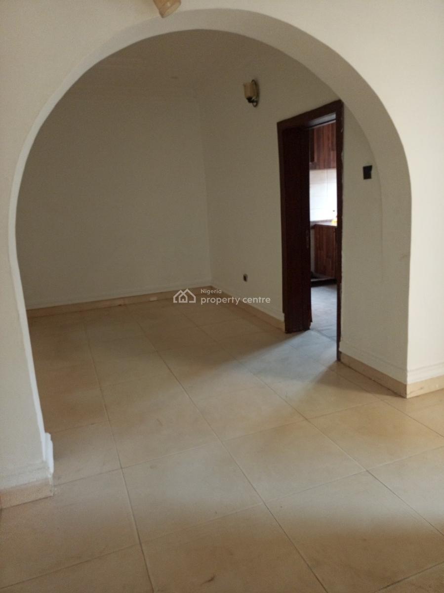 Spacious 3 Bedroom Commercial Or Residential, Ologolo, Lekki, Lagos, Flat / Apartment for Rent