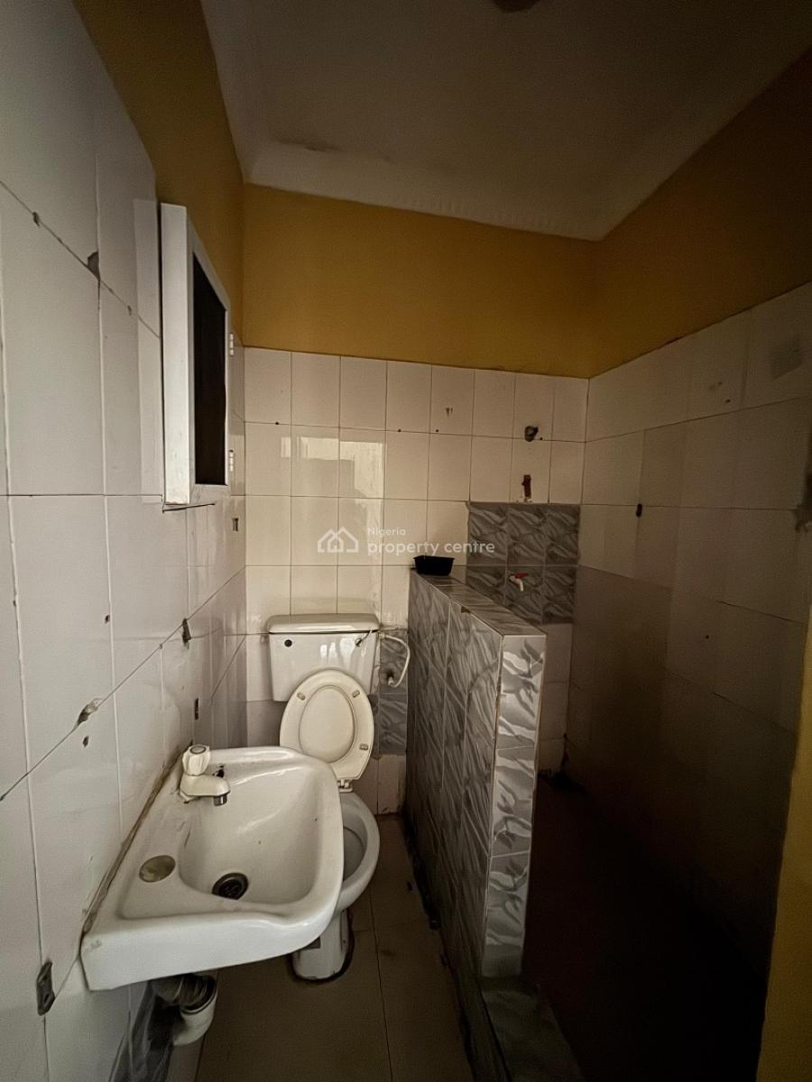 Well Maintained 2  Bedroom Apartment, Ikota, Lekki, Lagos, Flat / Apartment for Rent