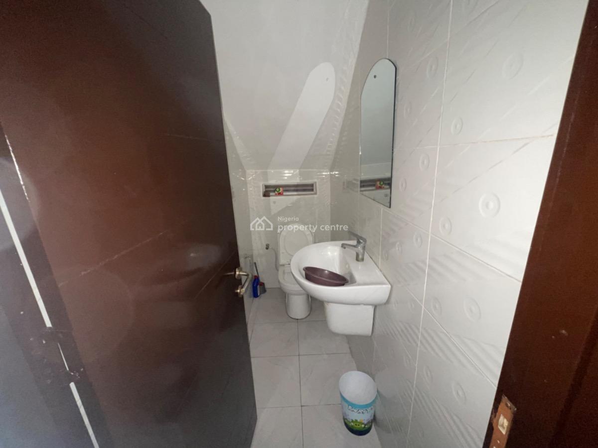 Furnished Well Maintained 2 Bedroom Apartment, Odian Street Off Gbangbala, Elegushi, Ikate Elegushi, Lekki, Lagos, Flat / Apartment for Rent