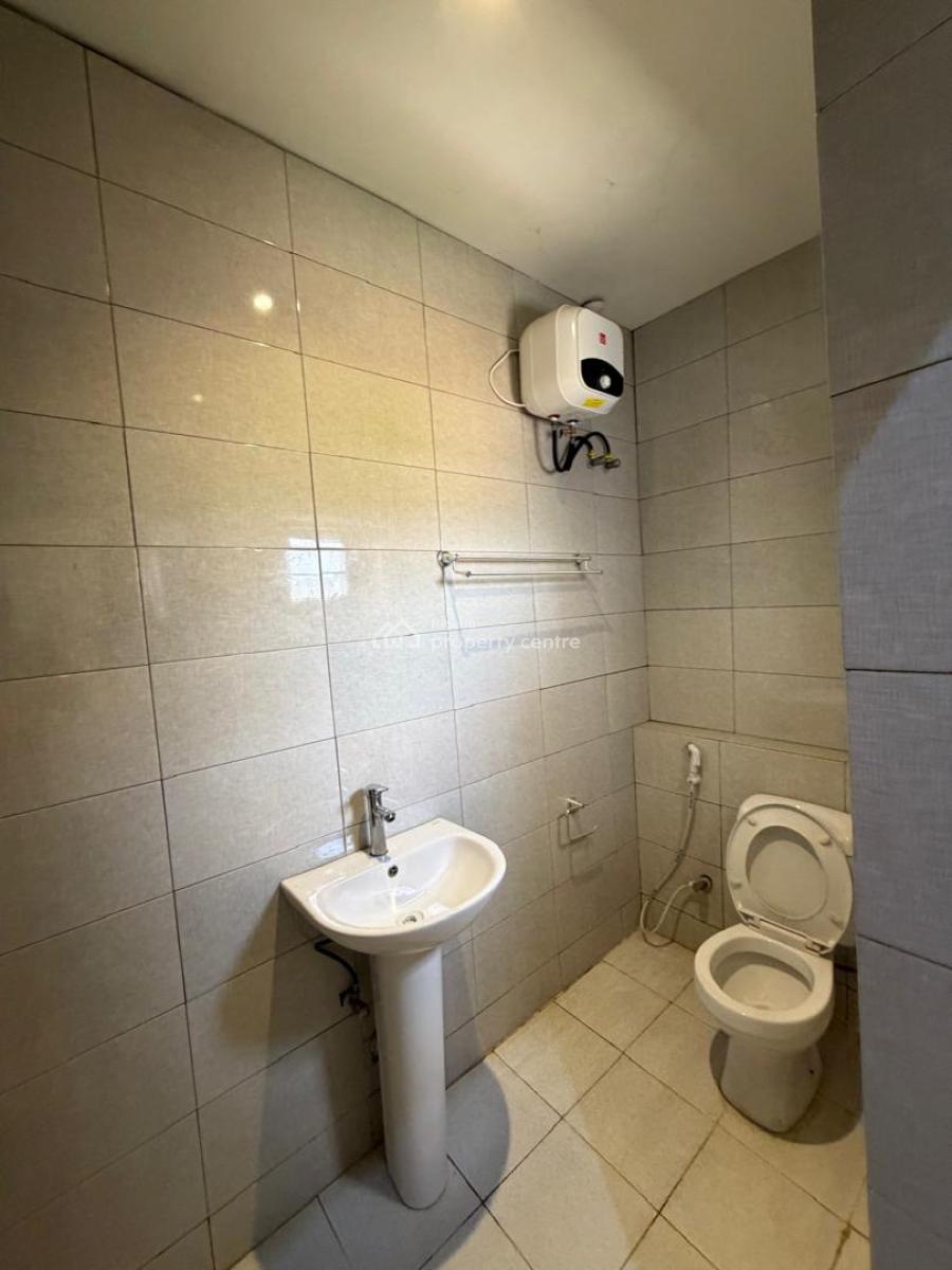 3-bedroom Apartment with Bq, Spacious & Well-maintained, Guzape District, Abuja, Flat / Apartment for Rent