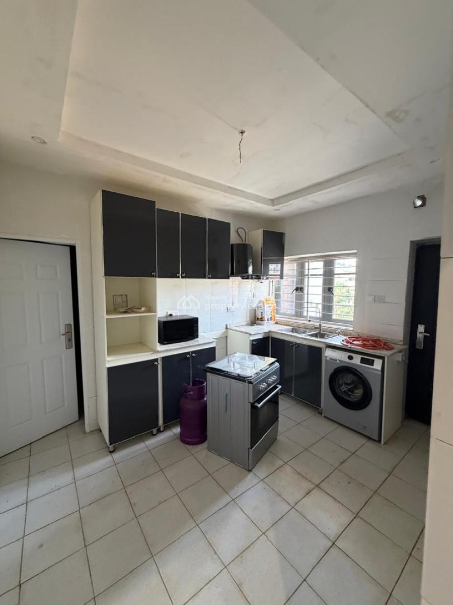 3-bedroom Apartment with Bq, Spacious & Well-maintained, Guzape District, Abuja, Flat / Apartment for Rent