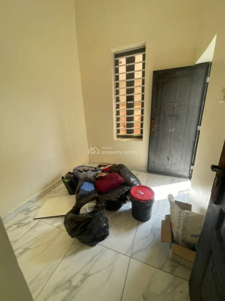 Bq Sharing Big Kitchen, Ikota Gra Estate, Ikota, Lekki, Lagos, Self Contain (single Rooms) for Rent