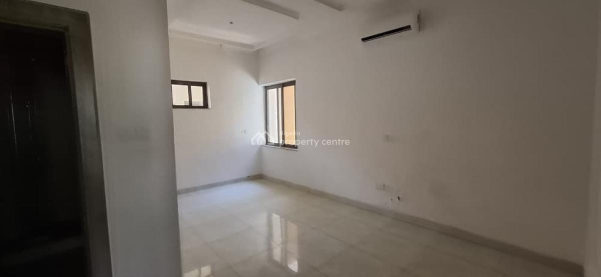 Well-maintained 3-bedroom Apartment with a Boys Quarters, Guzape District, Abuja, Flat / Apartment for Rent