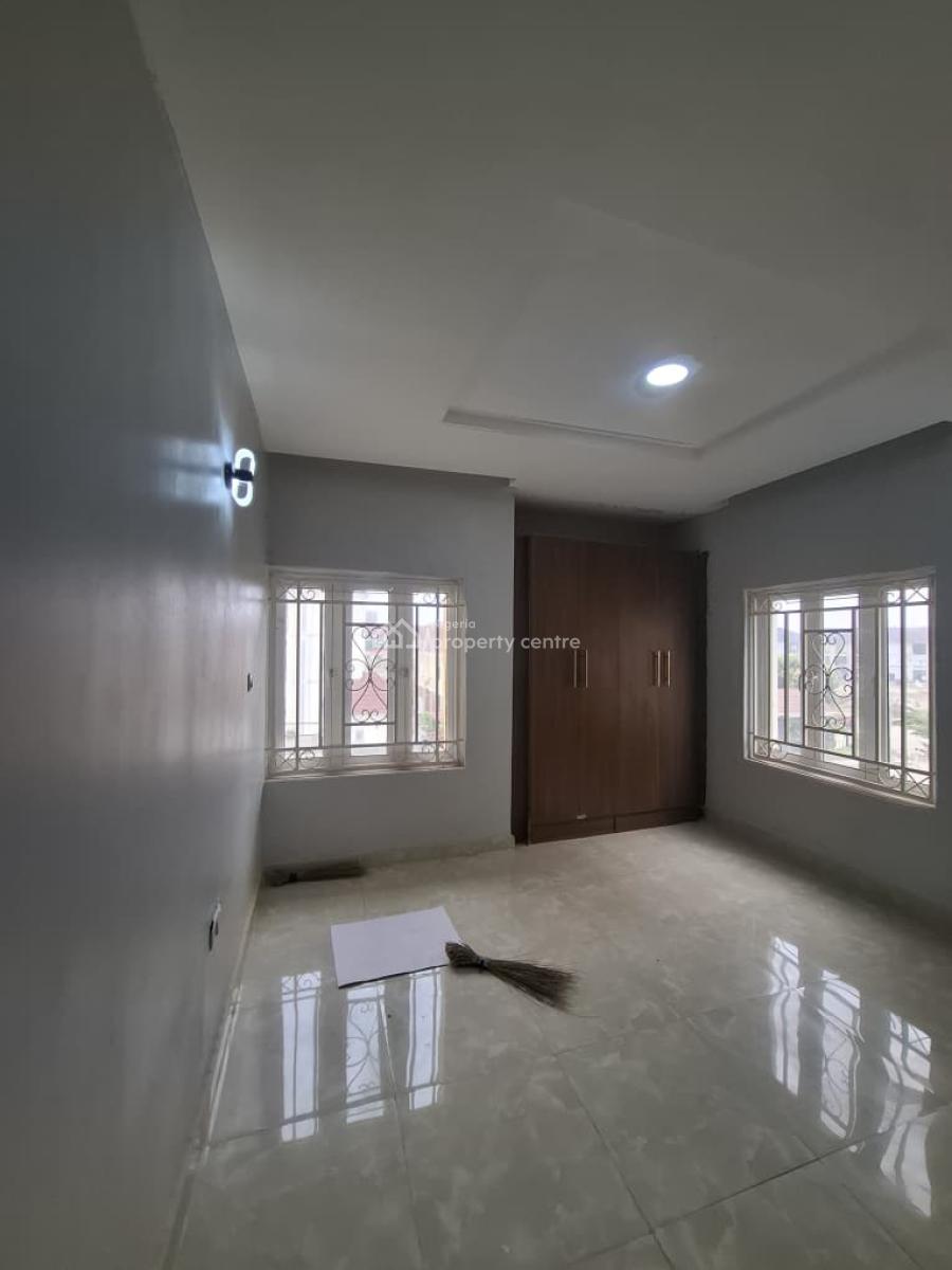 3-bedroom Apartment with Bq -- Spacious & Well-maintained, Guzape District, Abuja, Flat / Apartment for Rent