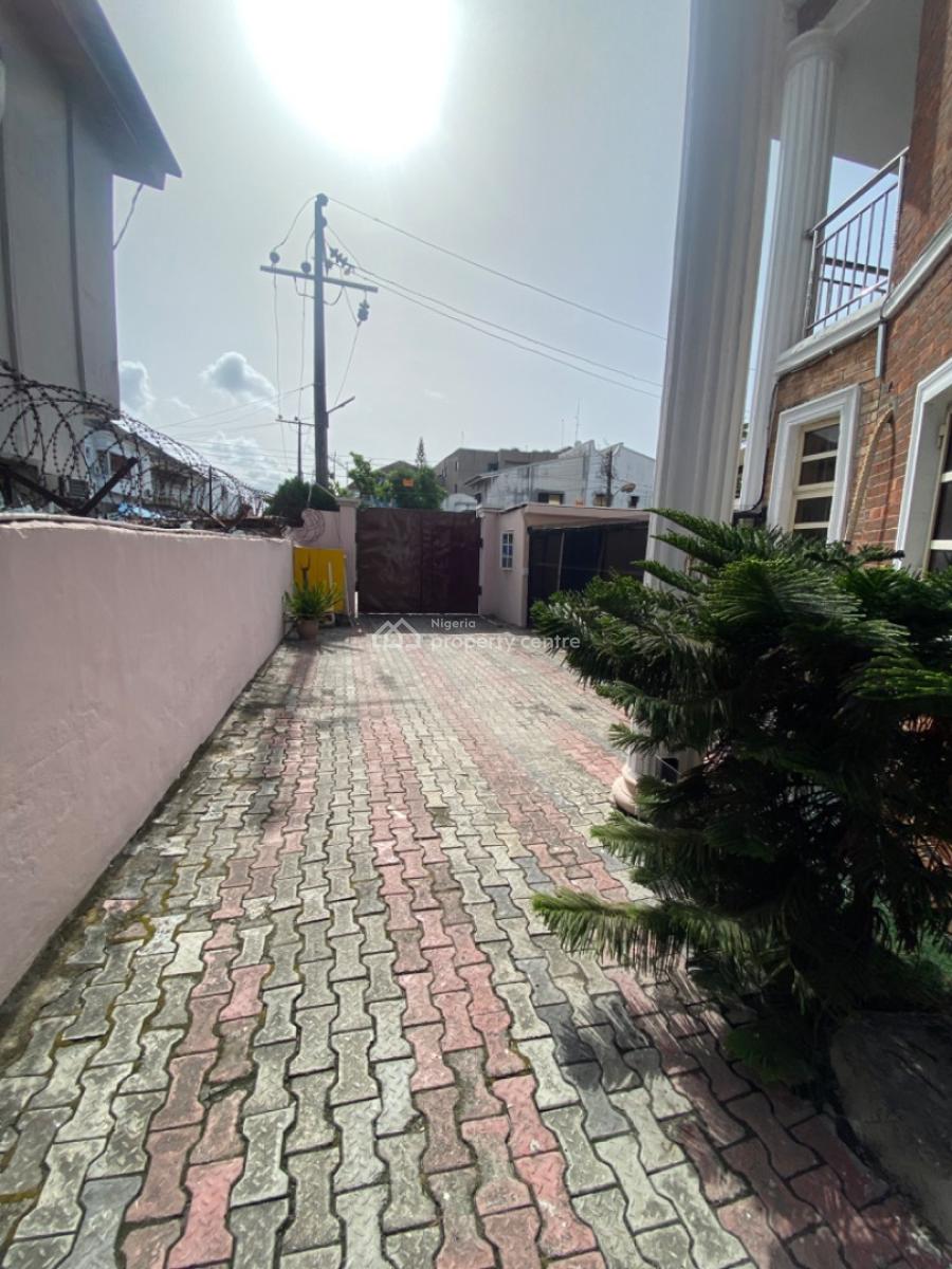 a Self Serviced 3 Bedrooms Flats Upstairs, Gated Estate, Idado Estate, Idado, Lekki, Lagos, Flat / Apartment for Rent